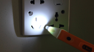 Detector de voltaje Dr. Meter | $5 | Amazon | Código promocional LRMX4VGX